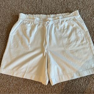 Talbots White 6” Pull-on Shorts - L